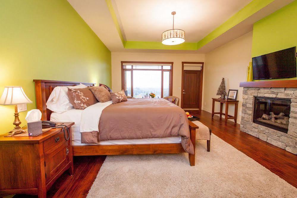 Hillcrest Farm Market B&B Kelowna Bagian luar foto