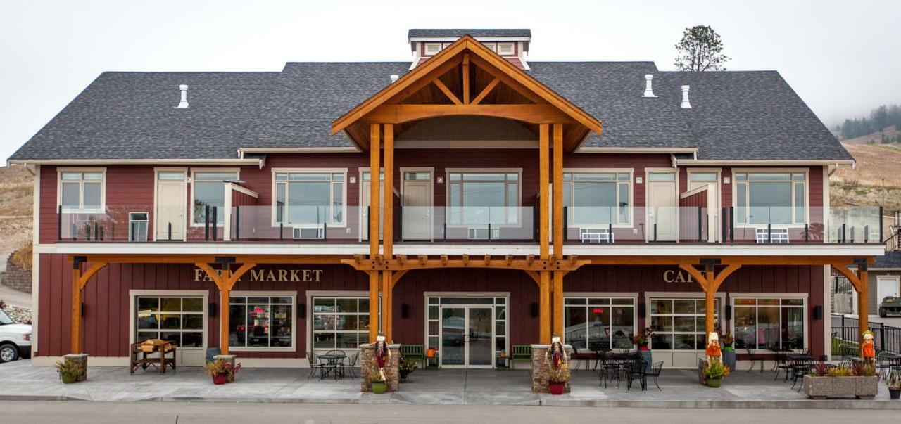 Hillcrest Farm Market B&B Kelowna Bagian luar foto